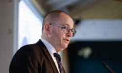 Djóni: Fartelefonin skal sum meginregla ikki nýtast í skúlatíðini