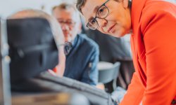 Samgongan hevur bóltin - vit spæla fegin við