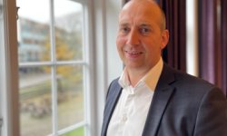 Latið okkum byrja við fólkaskúlanum, Erhard