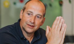 Eiga vit at gera ein telefonpolitikk fyri landsins skúlar?