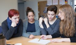 LESTRARSTUÐULIN Í TRYGGA LEGU