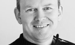 Hans Jacob fyrstu ferð á røðarapallinum